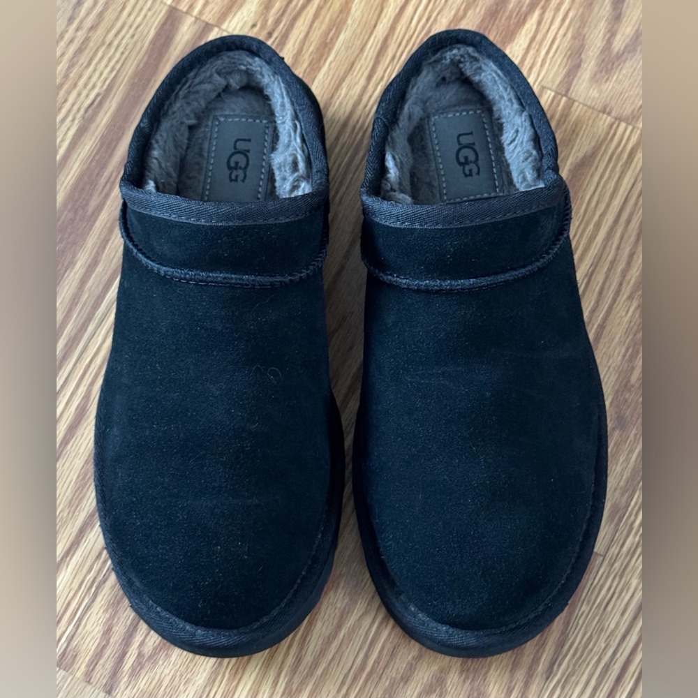 Ugg Classic Slippers Black Size 8 Like New!